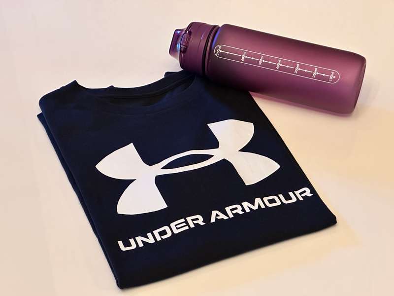Under Armour Ladies Shirt & Sports Bottle