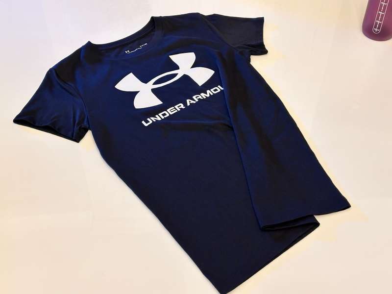 Under Armour Ladies Shirt & Sports Bottle