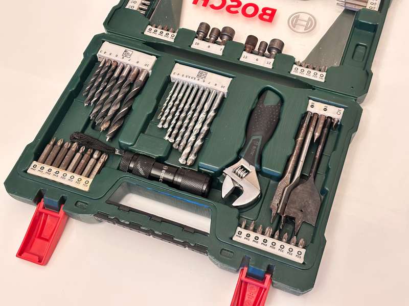 BOSCH Drill Bit / Screwdriver set with Led Torch & Shifter