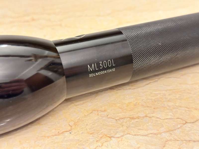 MAGLIGHT Large Led Torch ML300L