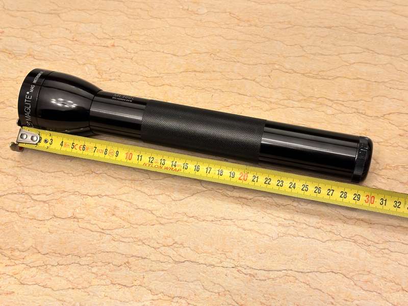 MAGLIGHT Large Led Torch ML300L