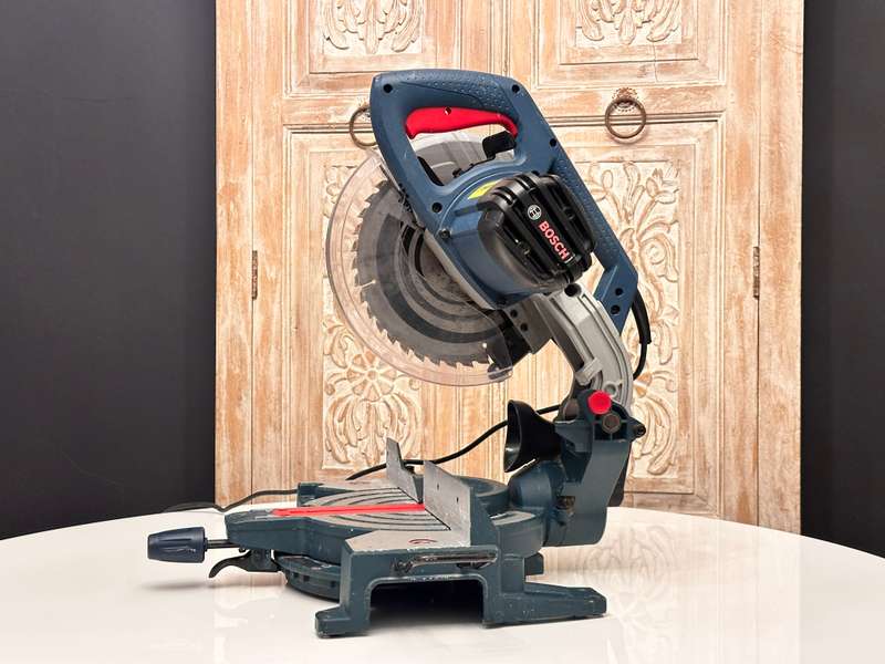 BOSCH Professional 2000 Watt Mitre Cut Off Saw