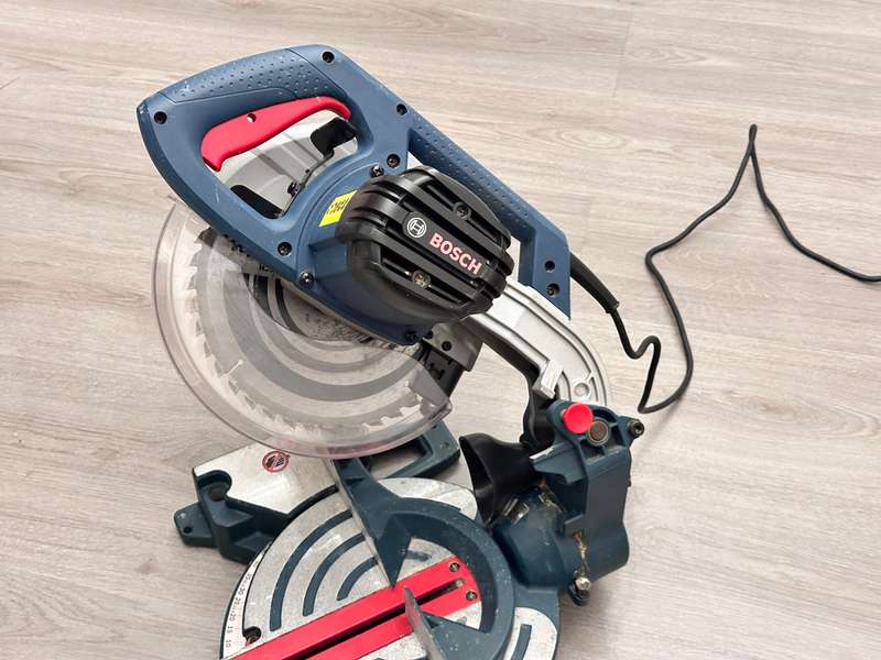 BOSCH Professional 2000 Watt Mitre Cut Off Saw