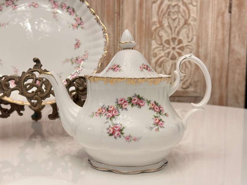 Royal Albert Dimity Rose Large Tea Pot & Cake Plate