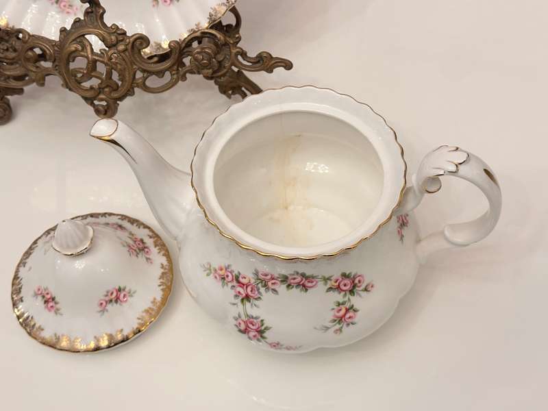 Royal Albert Dimity Rose Large Tea Pot & Cake Plate