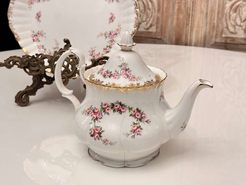 Royal Albert Dimity Rose Large Tea Pot & Cake Plate