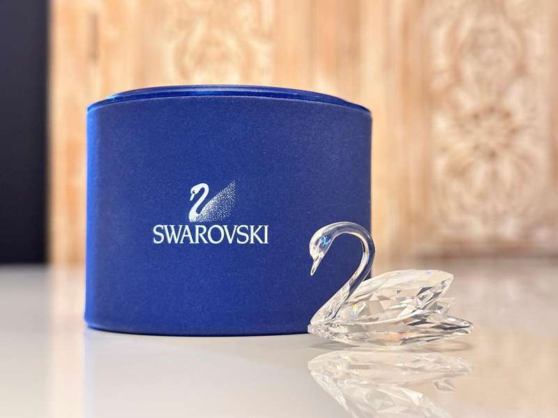 SWAROVSKI Exquisite Iconic Swan Collectable With Original Box