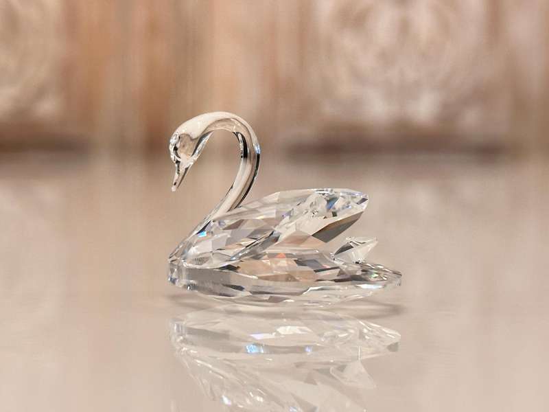 SWAROVSKI Exquisite Iconic Swan Collectable With Original Box