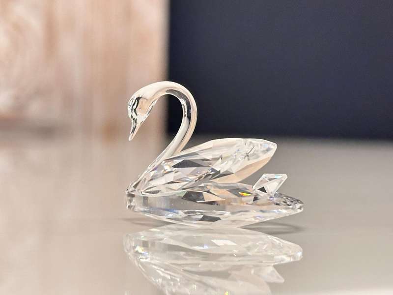 SWAROVSKI Exquisite Iconic Swan Collectable With Original Box