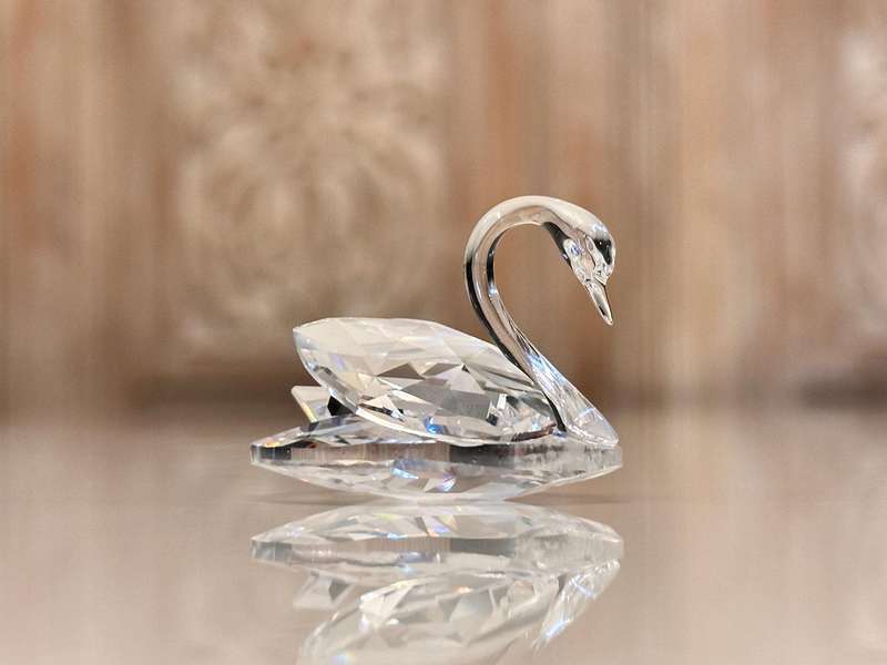 SWAROVSKI Exquisite Iconic Swan Collectable With Original Box