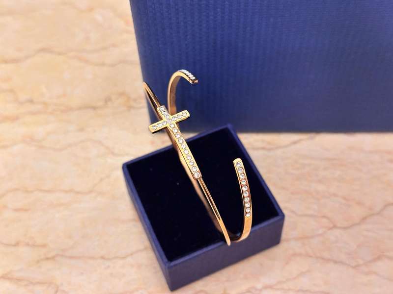 Beautiful Italian Designer Statement Bangle Set