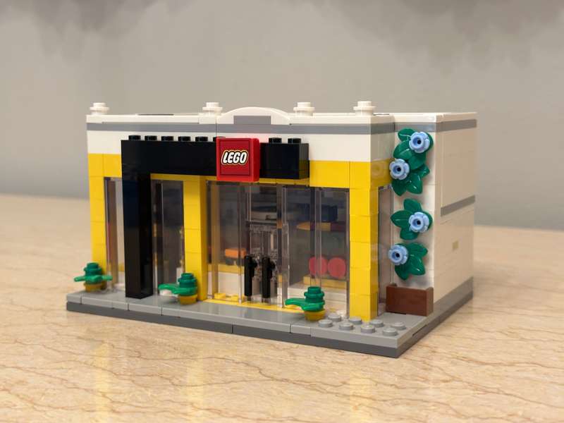 Iconic LEGO Store Collectable