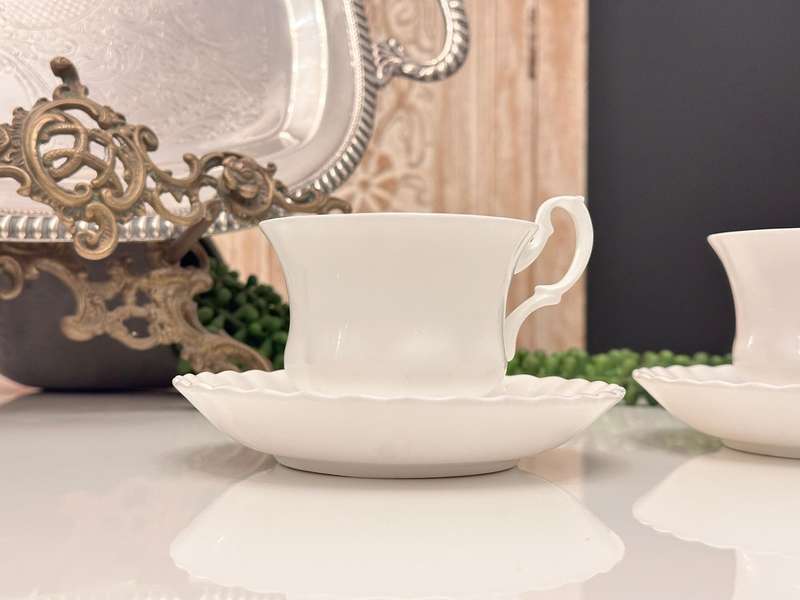 Elegant Royal Albert Tea cup & saucer / duos - Bid per cup