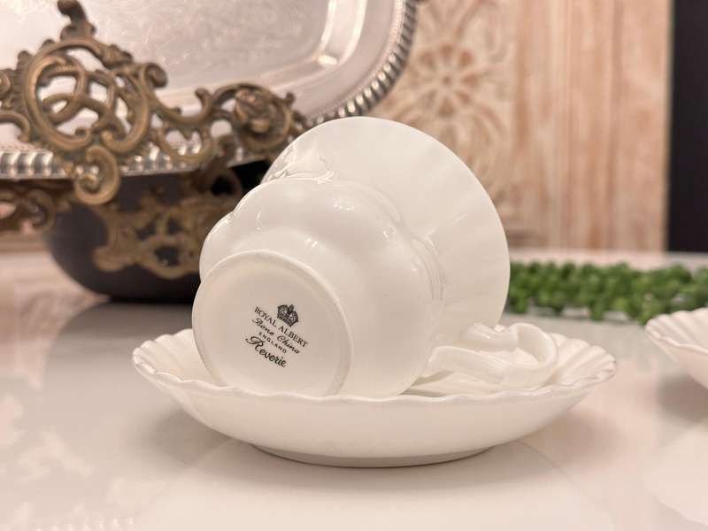 Elegant Royal Albert Tea cup & saucer / duos - Bid per cup