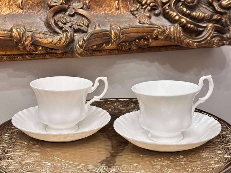 Elegant Royal Albert Tea cup & saucer / duos - Bid per cup
