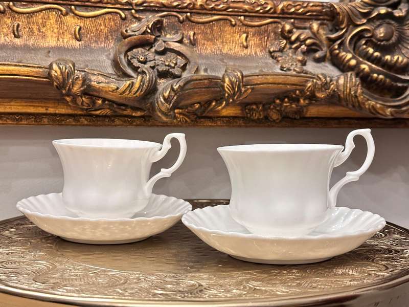 Elegant Royal Albert Tea cup & saucer / duos - Bid per cup
