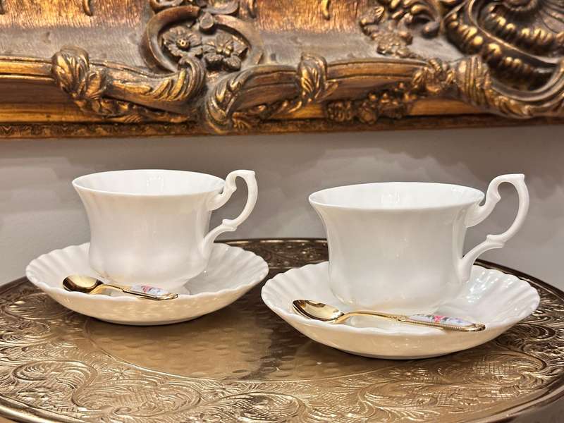 Elegant Royal Albert Tea cup & saucer / duos - Bid per cup