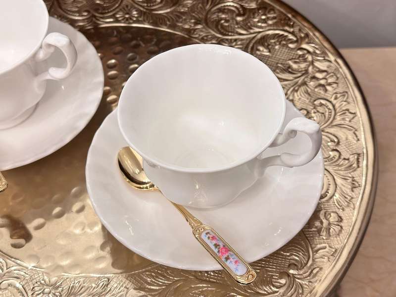 Elegant Royal Albert Tea cup & saucer / duos - Bid per cup