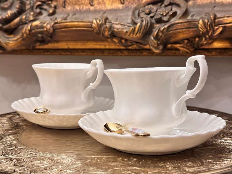 Elegant Royal Albert Tea cup & saucer / duos - Bid per cup