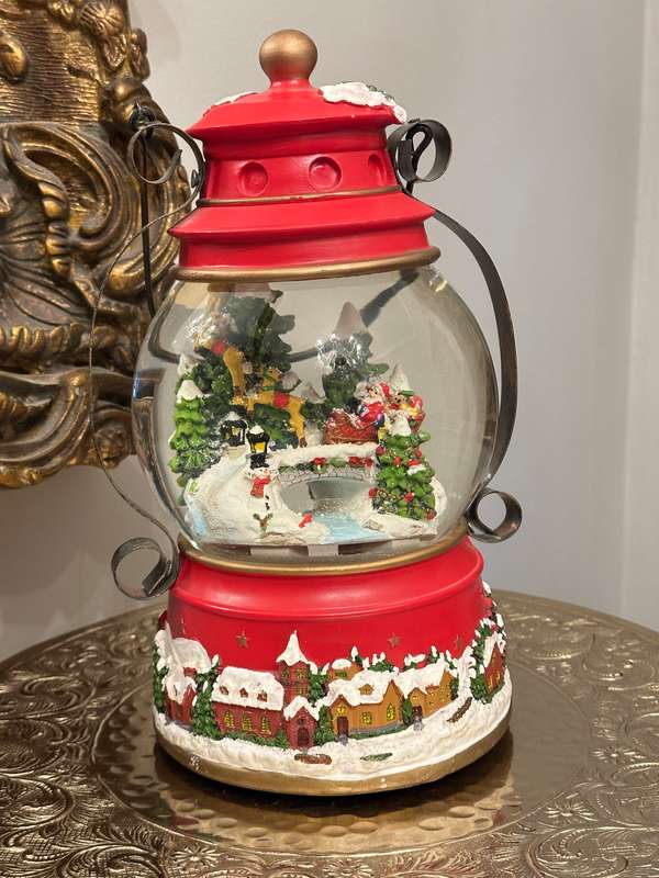 Exquisite Light up Musical Large SNOW GLOBE