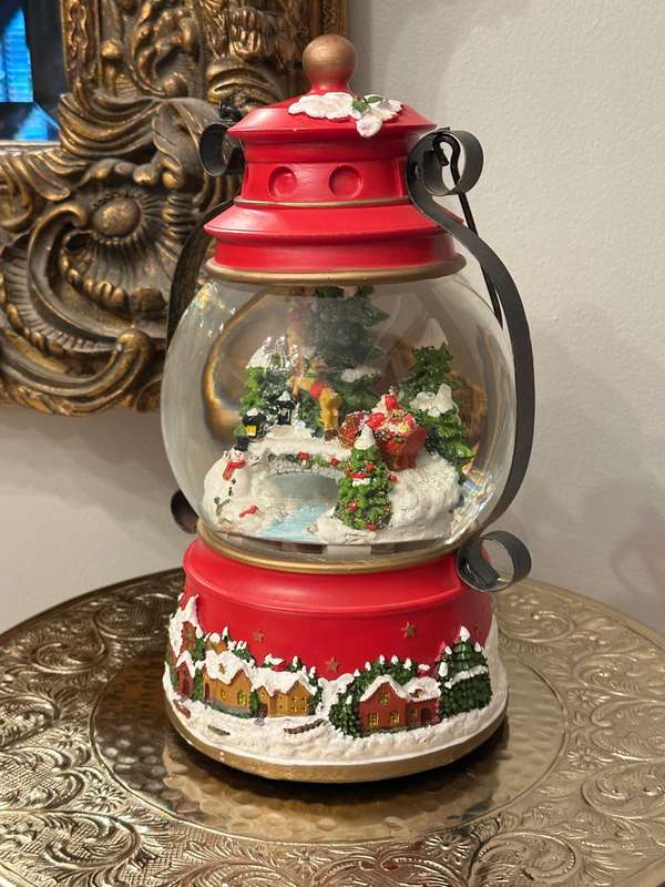 Exquisite Light up Musical Large SNOW GLOBE