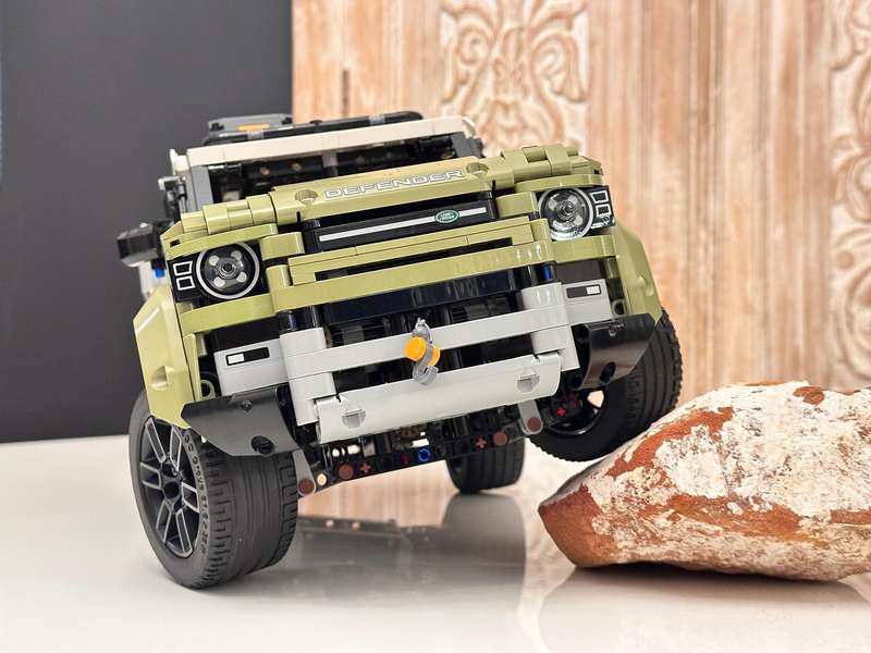 Lego Land Rover Defender Technic 2573pcs - Retired With Original Box