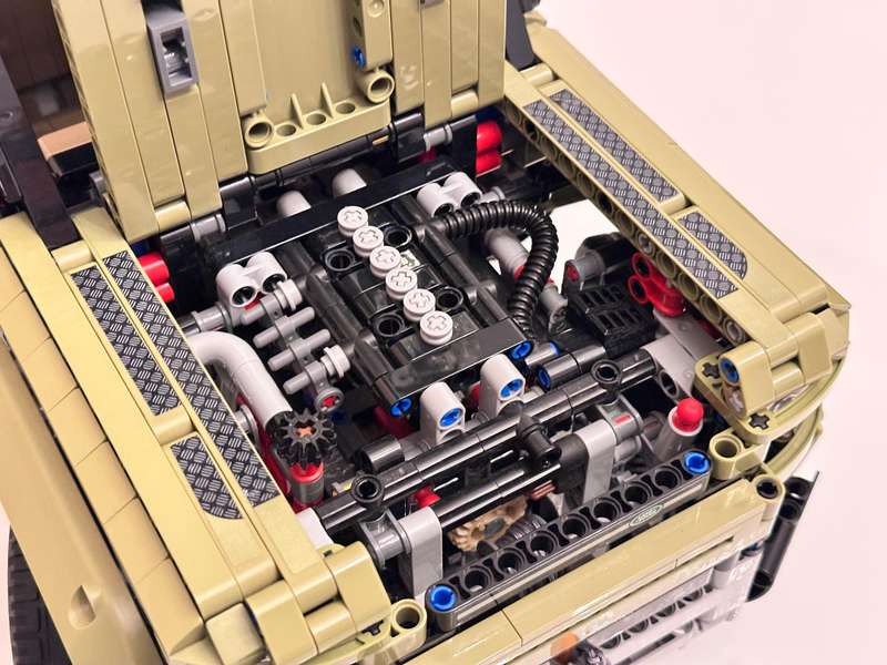 Lego Land Rover Defender Technic 2573pcs - Retired With Original Box