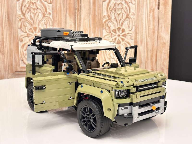Lego Land Rover Defender Technic 2573pcs - Retired With Original Box