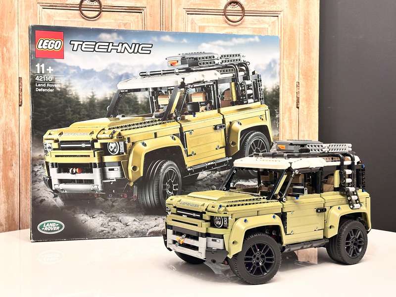 Lego Land Rover Defender Technic 2573pcs - Retired With Original Box