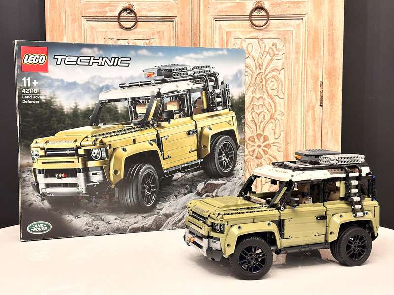 Lego Land Rover Defender Technic 2573pcs - Retired With Original Box