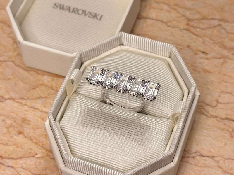 SWAROVSKI Showstopper Ring with Original Box