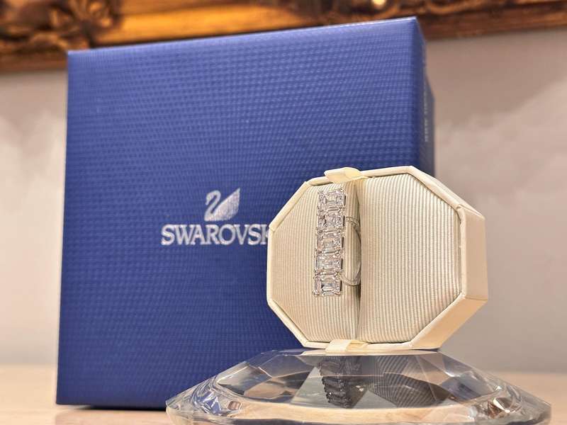 SWAROVSKI Showstopper Ring with Original Box