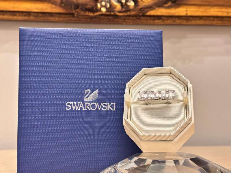SWAROVSKI Showstopper Ring with Original Box