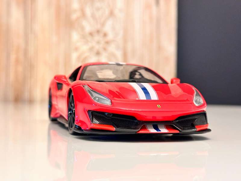 FERRARI 488 PISTA 1:24 Model Collectable in Original Box