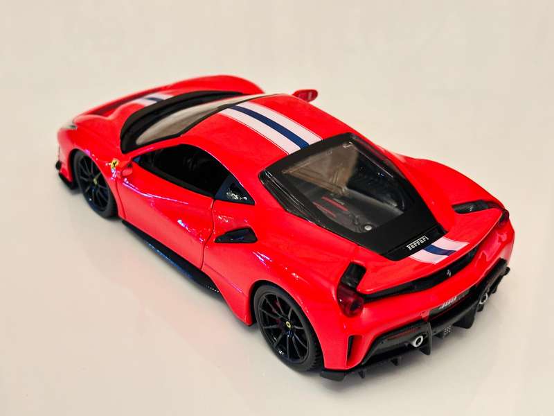 FERRARI 488 PISTA 1:24 Model Collectable in Original Box