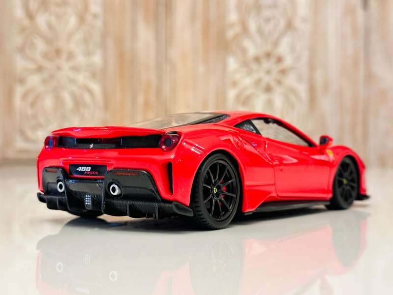 FERRARI 488 PISTA 1:24 Model Collectable in Original Box