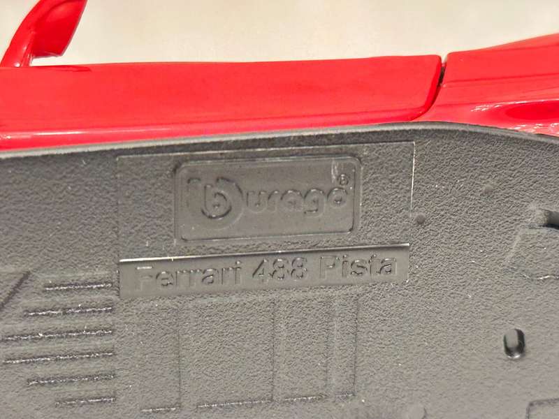 FERRARI 488 PISTA 1:24 Model Collectable in Original Box
