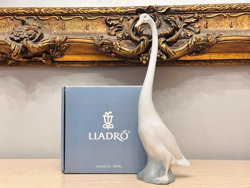 LLADRO Nao Exquisite Large Retired Collectable