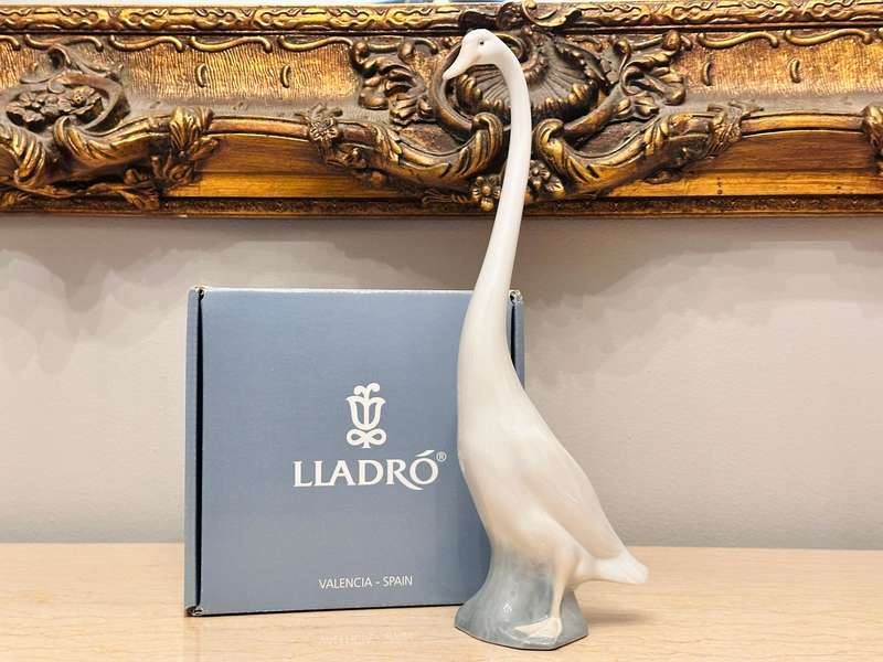 LLADRO Nao Exquisite Large Retired Collectable