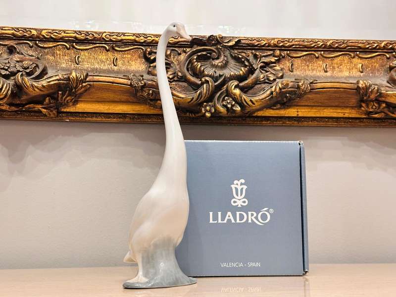 LLADRO Nao Exquisite Large Retired Collectable