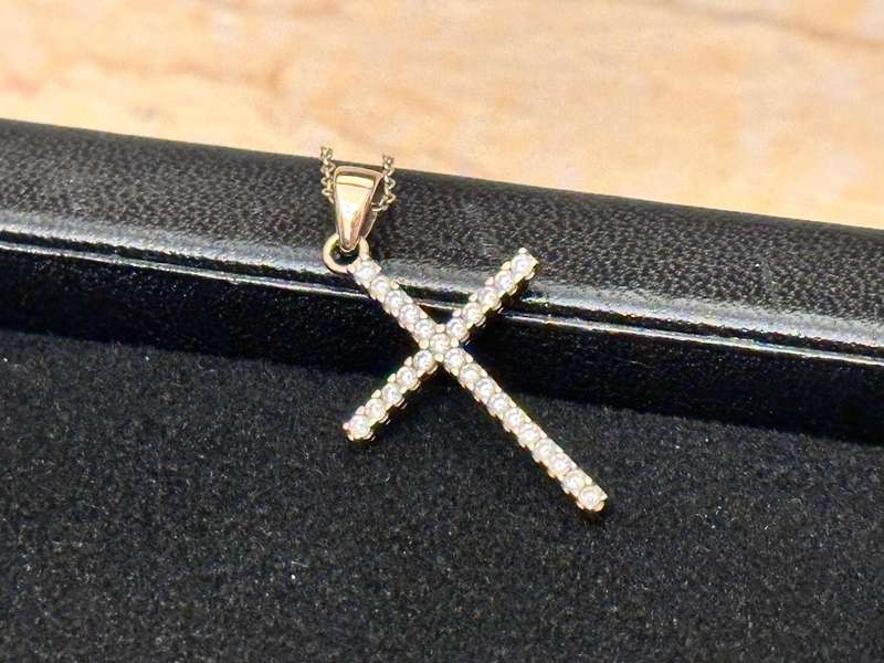 9CT Gold Statement Cross & Necklace