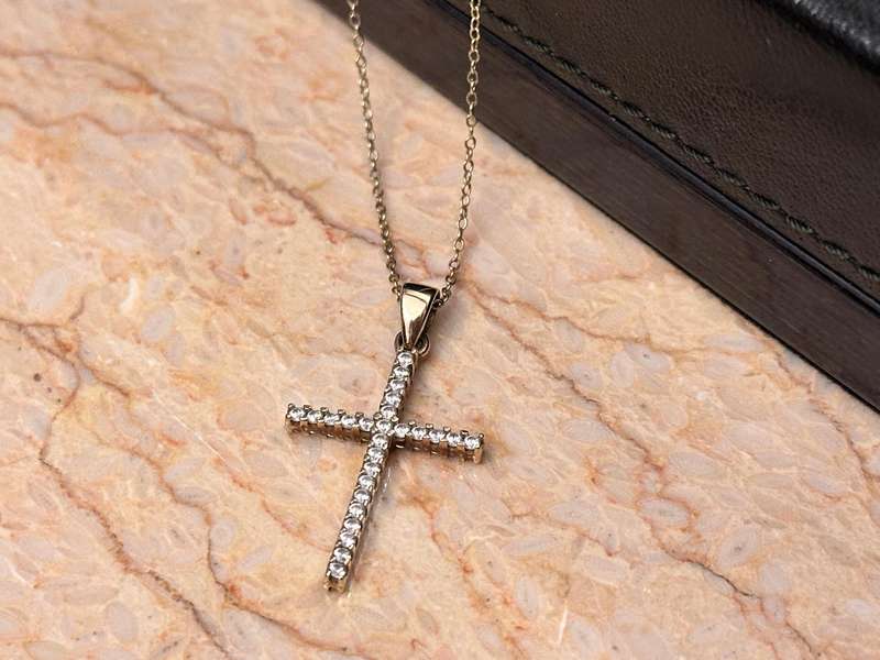 9CT Gold Statement Cross & Necklace