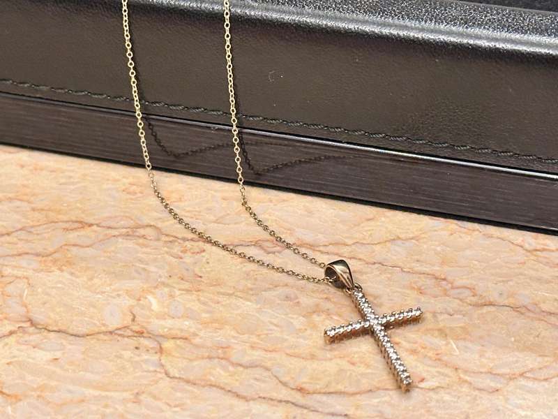 9CT Gold Statement Cross & Necklace