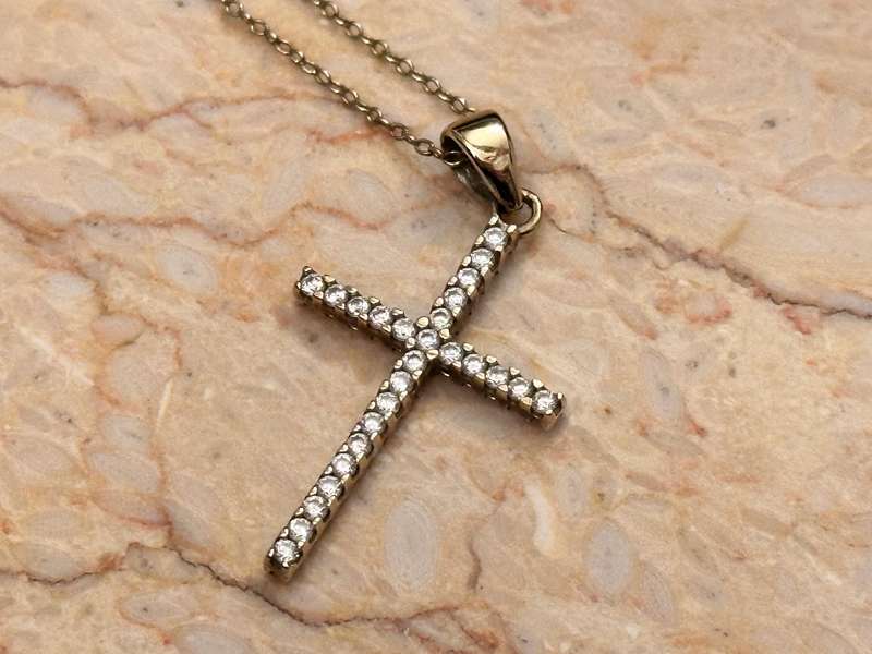 9CT Gold Statement Cross & Necklace
