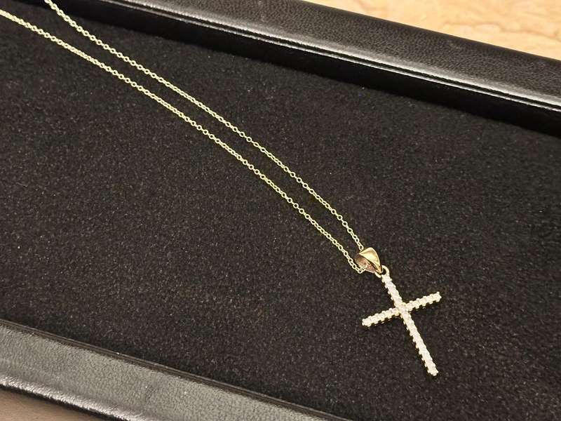 9CT Gold Statement Cross & Necklace