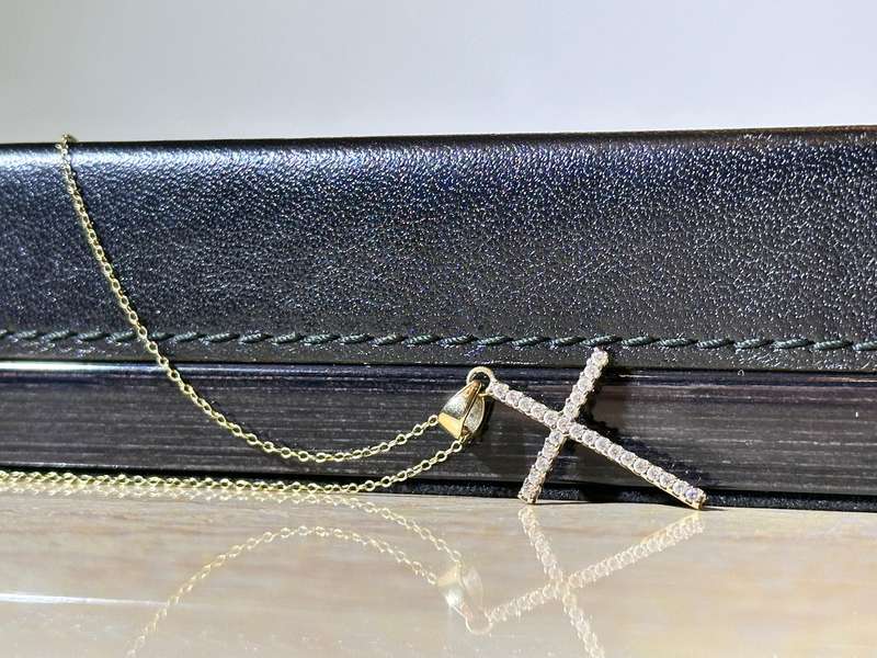 9CT Gold Statement Cross & Necklace