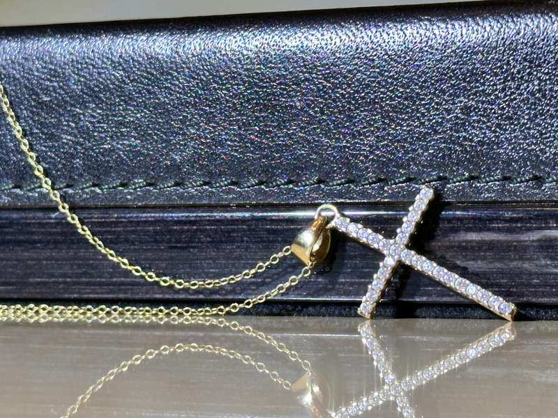 9CT Gold Statement Cross & Necklace