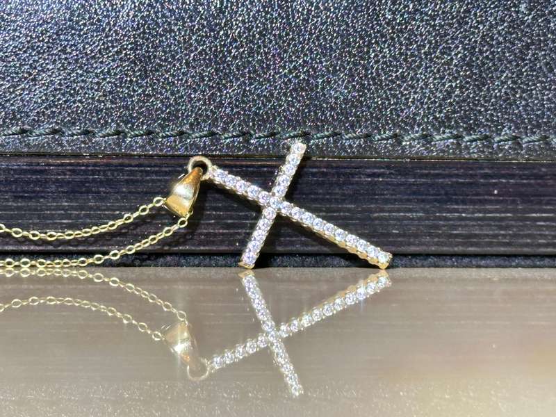 9CT Gold Statement Cross & Necklace