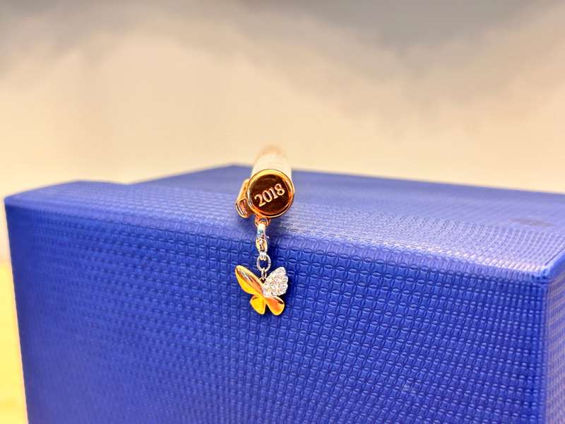 Exquisite SWAROVSKI Limited Edition 2018 Pen with Hanging Butterfly