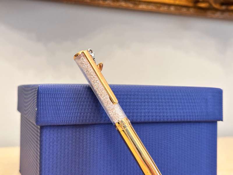 Exquisite SWAROVSKI Limited Edition 2018 Pen with Hanging Butterfly